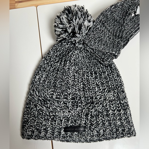 Rebecca Minkoff Monochrome Knit Hat and wrist hand cuff - Picture 7 of 10